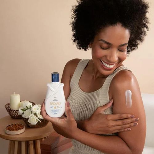Loção Hidratante Corporal Paixão Inspiradora com Óleo de Amêndoas 200ml